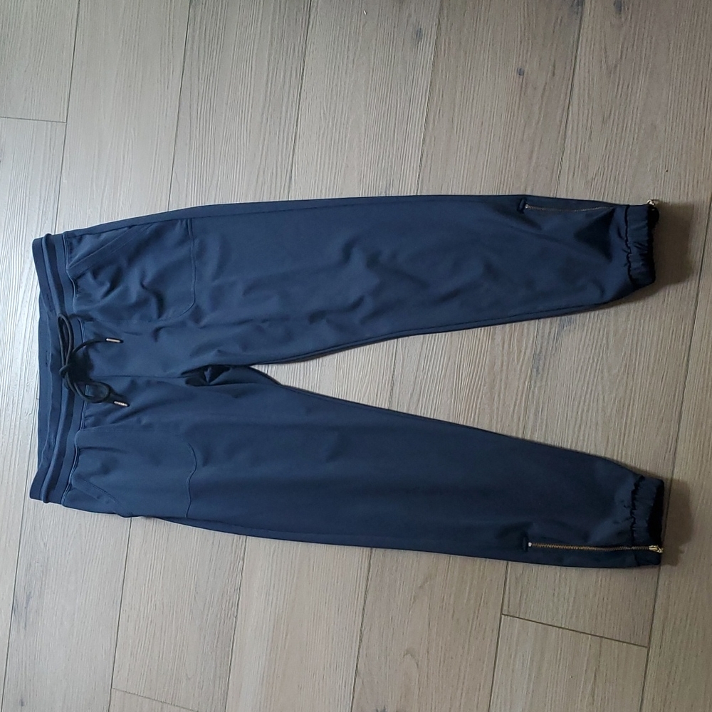 Zyia Navy Peak Zipper Short Joggers